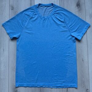 lululemon Metal Vent Tech Short Sleeve.
Size L
